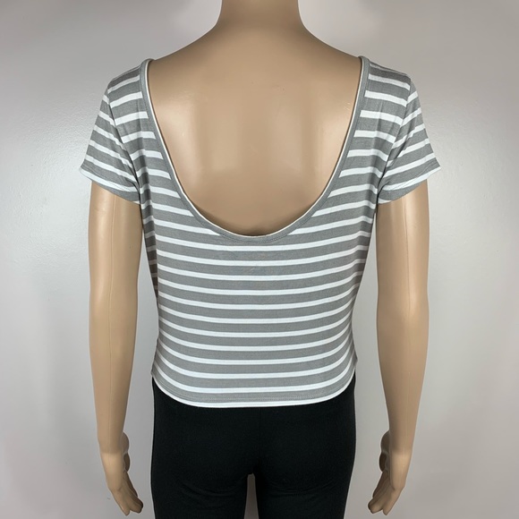 GUESS Large Gray White Striped Scoop Neck Crop Top - Picture 3 of 6